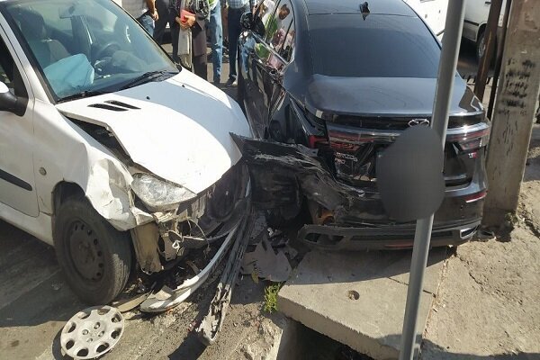 تصادف زنجیره‌ای در تهران؛ آمار مصدومان