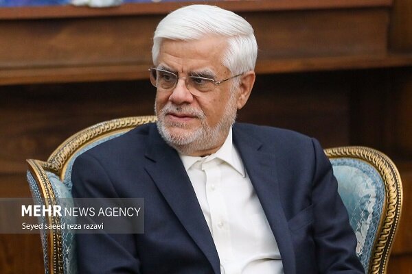 عارف: مسئولان اختلافات را در تریبون‌ها مطرح نکنند