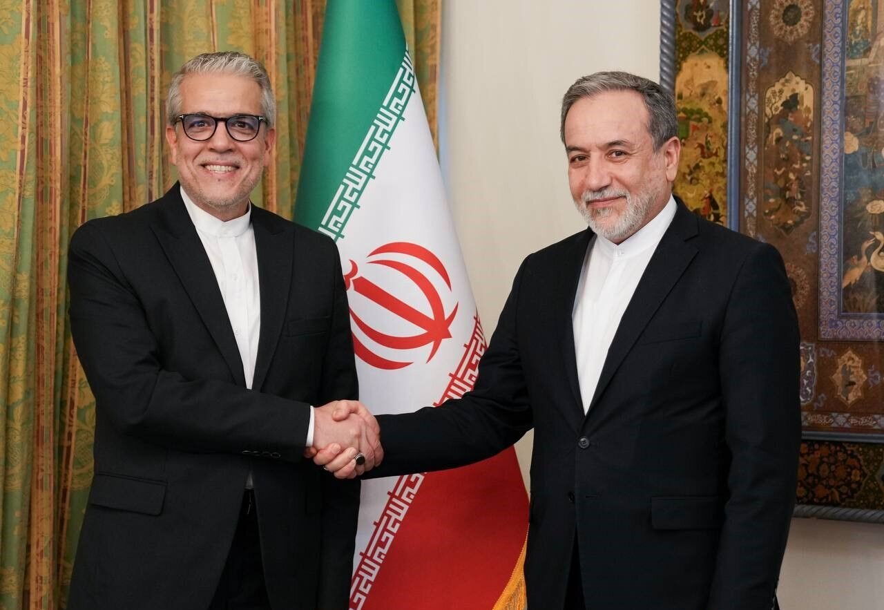 عراقچی با سفیر جدید جمهوری اسلامی ایران در نیجریه دیدار کرد عراقچی با سفیر جدید جمهوری اسلامی ایران در نیجریه دیدار کرد