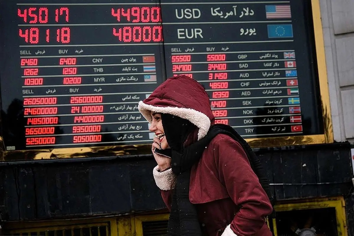 پیش بینی قیمت دلار؛ با کاهش اونس جهانی طلا قیمت ارزهای خارجی سقوط می کند؟