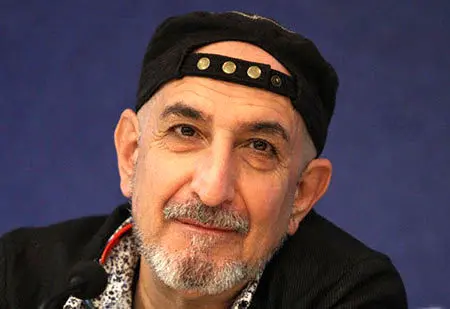 «فرهاد آئیش در سوگ همایون ارشادی؛ لحظه‌ای متفاوت در آغوش همسر»+فیلم