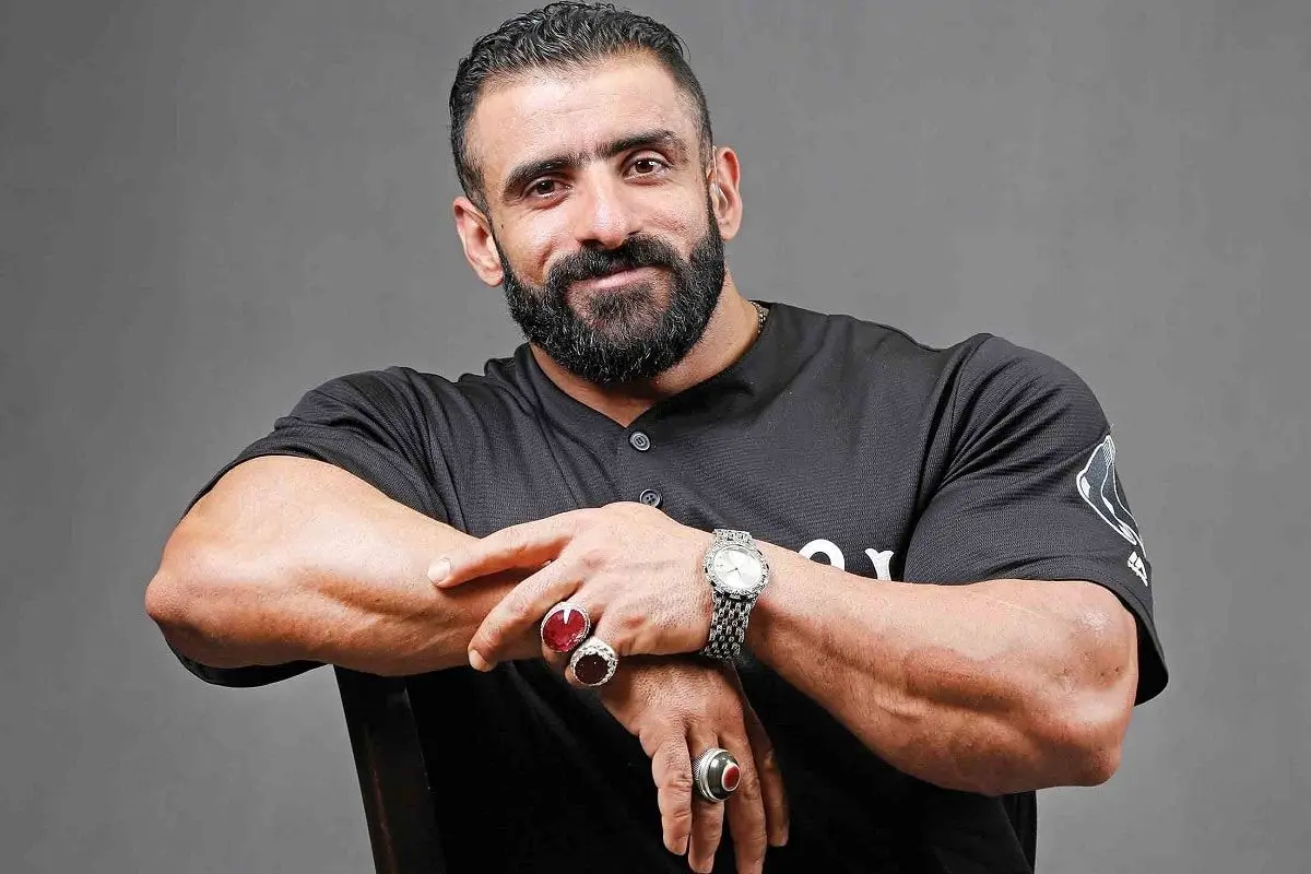 هادی چوپان با گردنبند خاص به پدیده‌های فوتبال ایران رسید/ کاپیتان سابق استقلال در آغوش گرگ پارسی +عکس