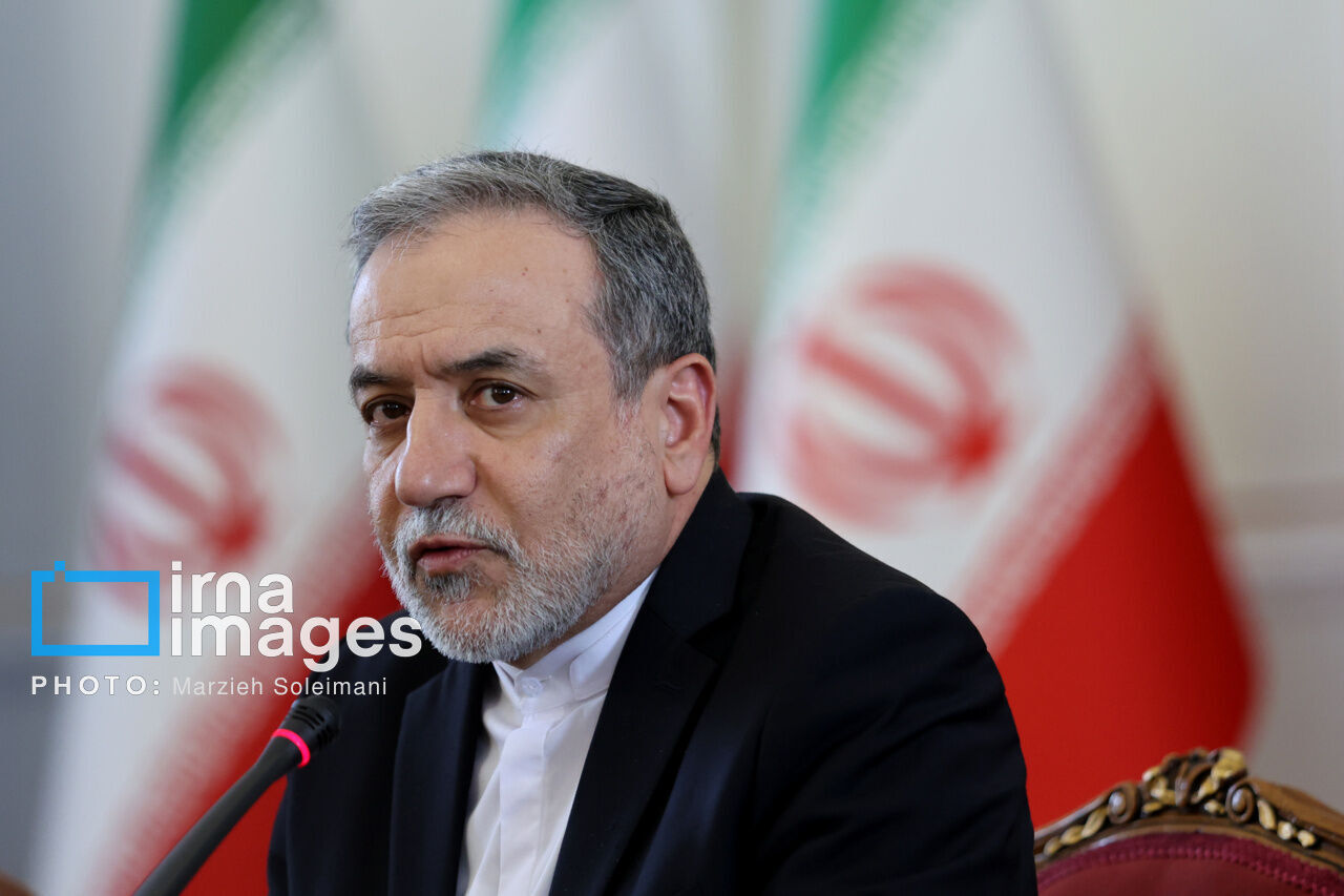 وزیر امور خارجه: دیپلماسی اقتصادی، گره‌گشای مسیر تجارت و سرمایه‌گذاری است