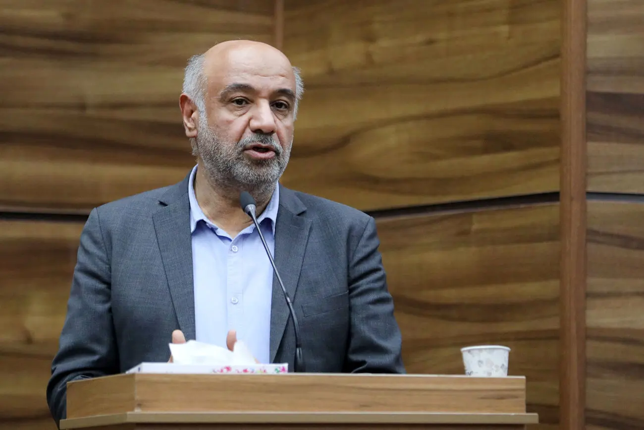 وزیر کار برای کارگران؛ کارگران بدون بیمه، مشمول حمایت بانک مرکزی میشوند وزیر کار برای کارگران؛ کارگران بدون بیمه، مشمول حمایت بانک مرکزی میشوند