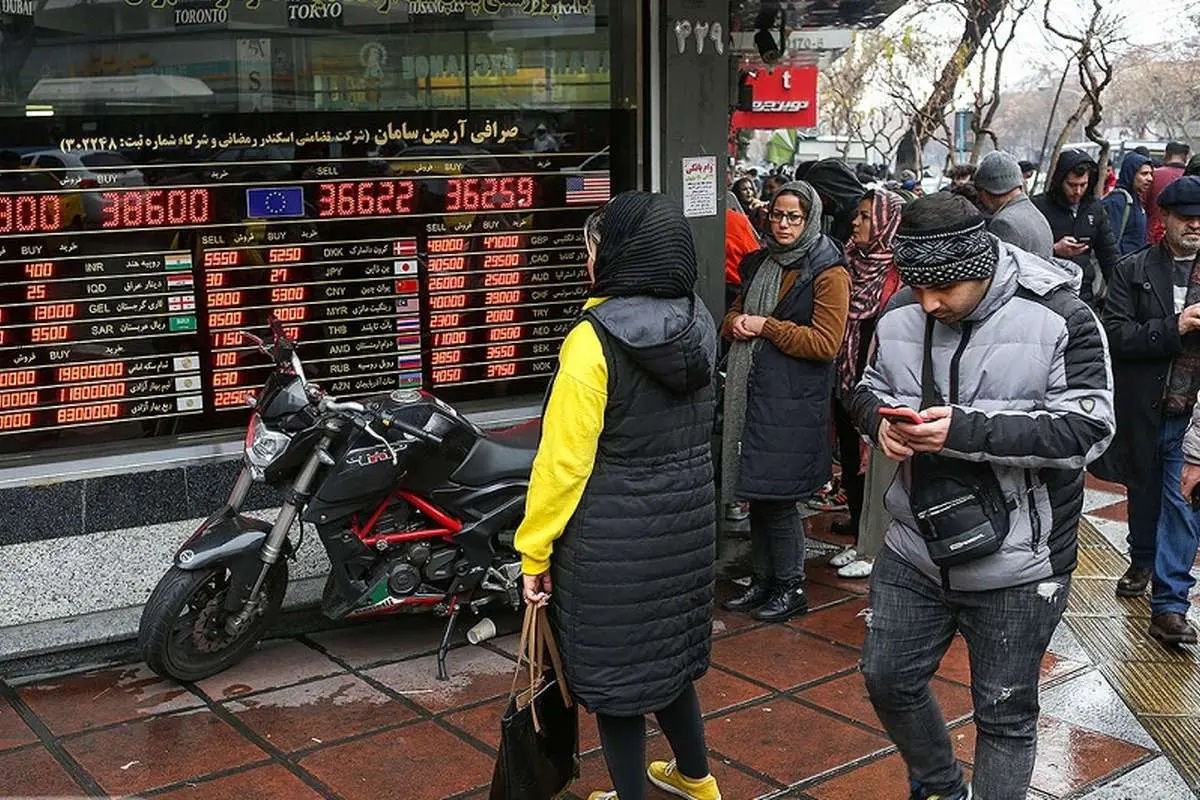 پیش‌ بینی قیمت دلار؛ بازار ارز در انتظار سیگنال های تازه سیاسی!