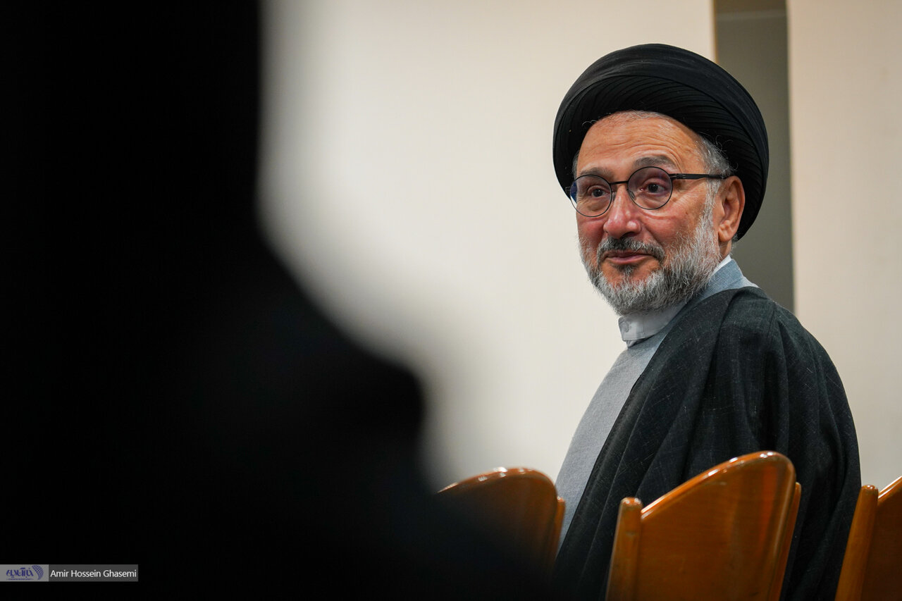 روحانی اصلاح طلب: افراطیون باید از چرخه تصمیم‌گیری و سیاست‌گذاری کنار گذاشته شوند/  امیدوار نیستم که کسی به فکر تغییرات بزرگ باشد
