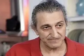 عکسی از عیادت مهران غفوریان از یوسف صیادی در بیمارستان
