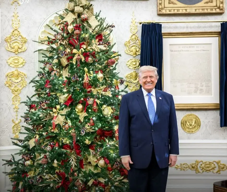 «کریسمس ۲۰۲۵ در کاخ سفید؛ خانه‌ای که دل در آن آرام می‌گیرد»+عکس