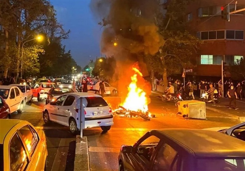 ترفند جدید آشوبگران؛ زنان و کودکان را سپر انسانی کنید! – تسنیم ترفند جدید آشوبگران؛ زنان و کودکان را سپر انسانی کنید! – تسنیم