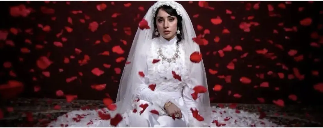تصاویر دیده نشده از ترلان پروانه با لباس عروس!