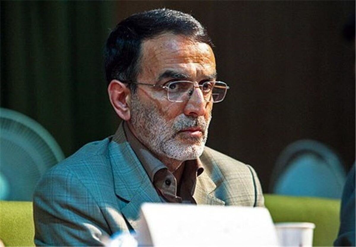 توئیت عجیب کریمی قدوسی؛ مادورو به عنوان قهرمان ملی به ونزوئلا برمی گردد/ جوانان انقلابی آمریکا، ترامپ را به زباله دان تاریخ می اندازند!