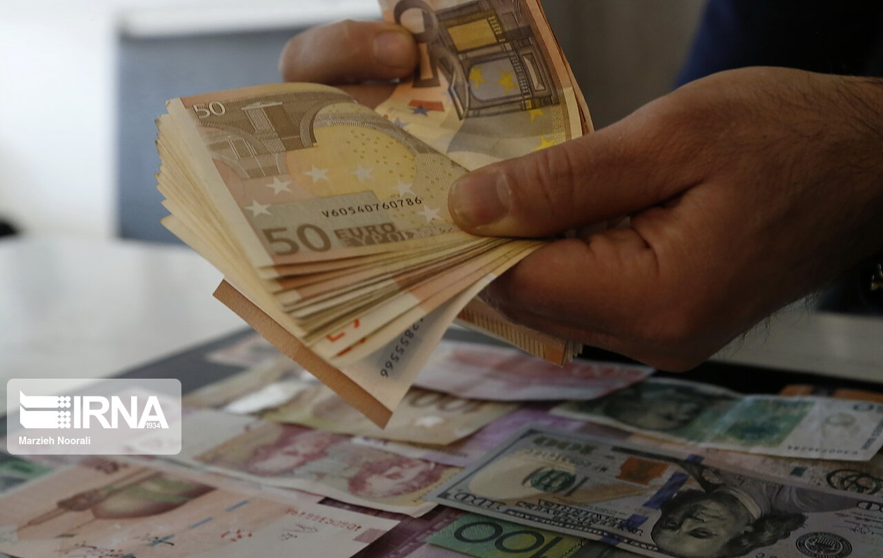 ثبات تصمیم‌گیری، کلید بازگشت اعتماد به بازار ارز ایران