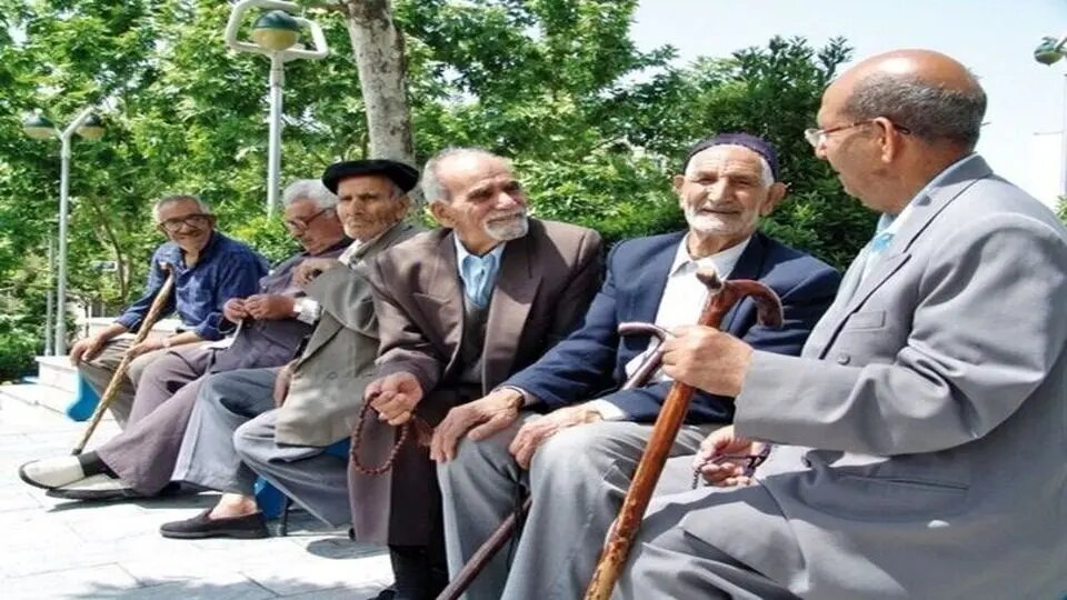 خبر مهم مدیرعامل تامین اجتماعی برای بازنشستگان/ زمان پرداخت و مبلغ عیدی بازنشستگان اعلام شد