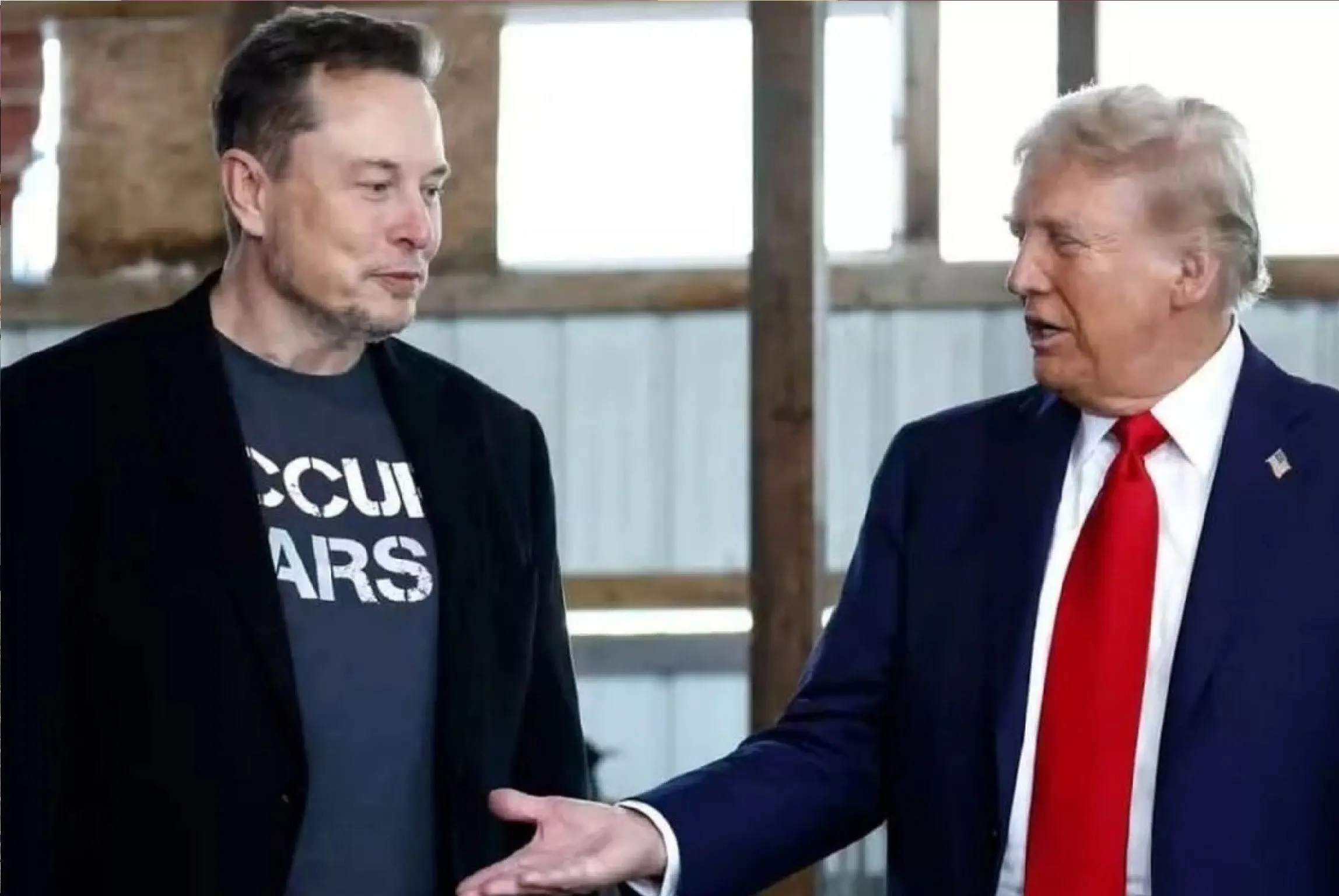 عکسی از ایلان ماسک و ترامپ به همراه ملانیا عکسی از ایلان ماسک و ترامپ به همراه ملانیا