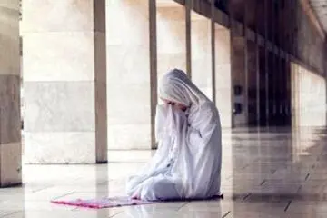 احکام گریه در نماز / آیا نماز را باطل می کند؟