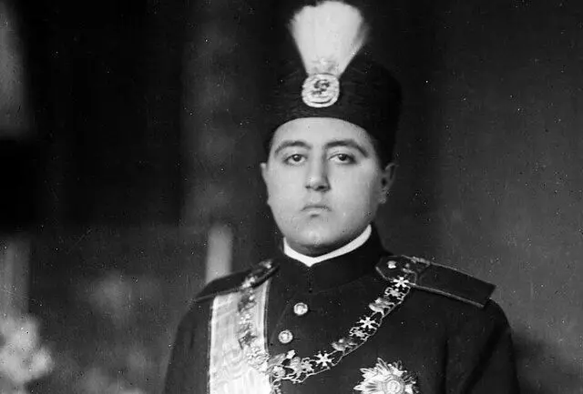توصیف جیمز مونسریف بالفور از احمدشاه قاجار/ شاهی در انزوا و ترس