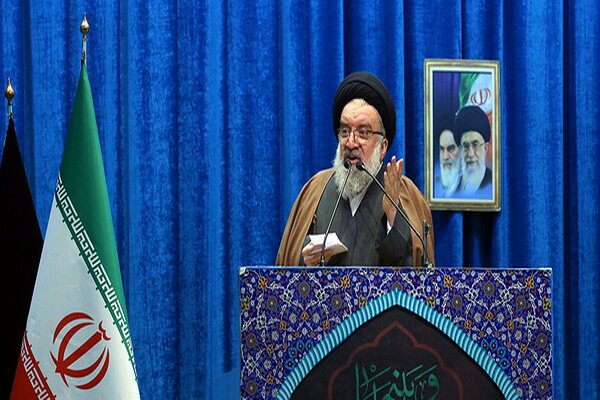 خاتمی: آرزوی دشمن این است که مردم در صحنه حضور نداشته باشند