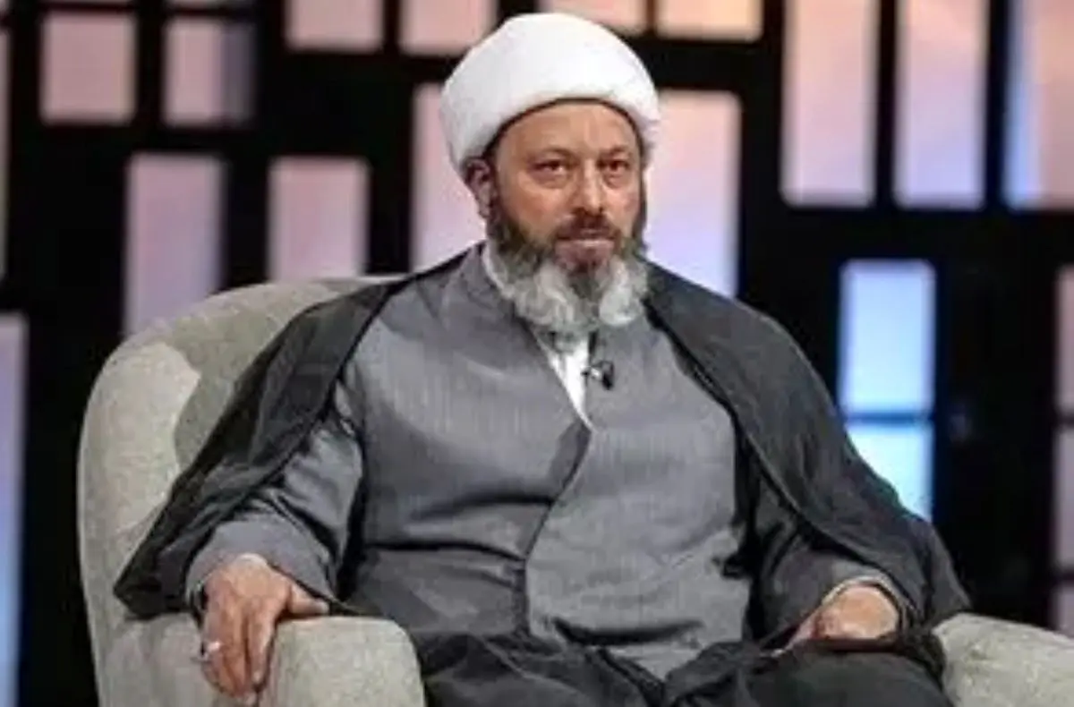 روحانی مشهور در صداوسیما «از خون جوانان وطن» را خواند/ویدیو