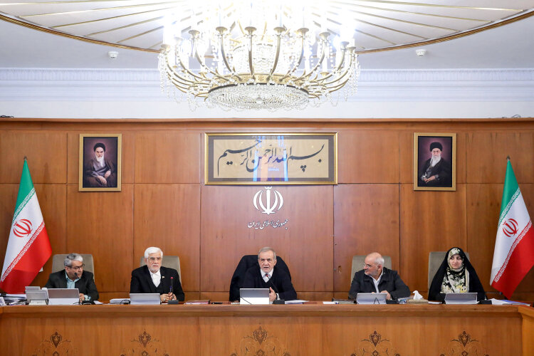 عیدی کارکنان دولت ۱۰ میلیون تومان شد