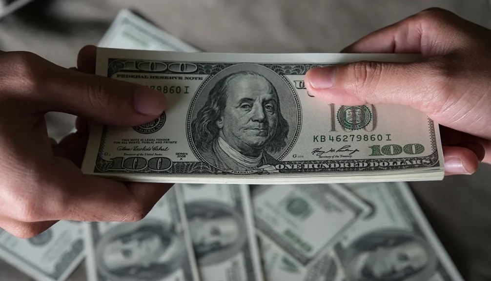 قیمت دلار امروز دوشنبه 20 بهمن 1404 / دلار اوج گرفت