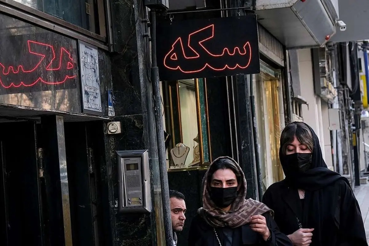 قیمت طلا و سکه در بازار ریزشی شد؛ شنبه ۲۵ بهمن ۱۴۰۴