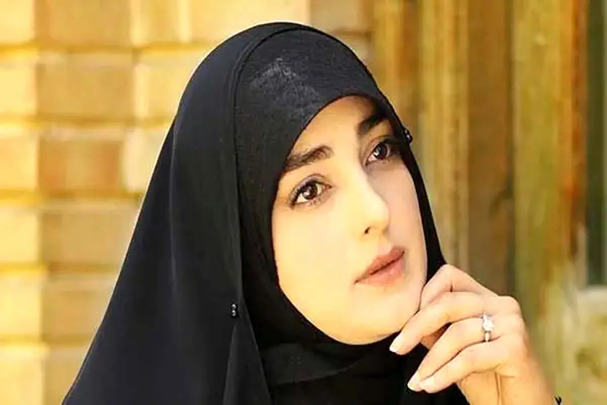نماز متفاوت ستاره سادات قطبی در مسجدالنبی / تدبیر خانم مجری در زیارت متفاوت