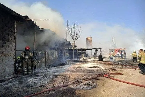 جزئیات جدید از آتشسوزی کارخانه تولید چسب در البرز + فیلم