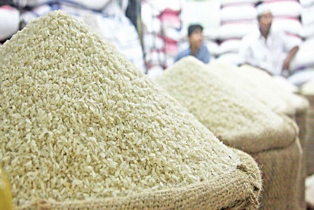 قیمت جدید کالاهای اساسی در بازار اعلام شد/ میزان تغییر قیمت برنج، روغن، حبوبات و شکر چقدر است؟