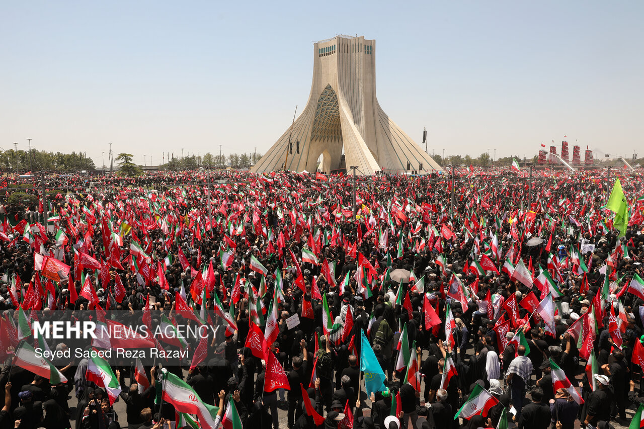 مراسم تشییع پیکر مطهر رهبر شهید انقلاب در تهران – ۱۱