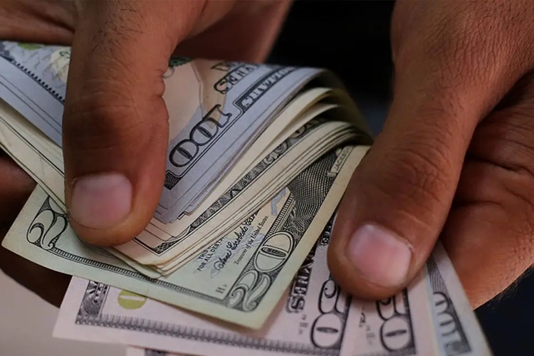 امروز در بازار ارز تجاری؛ قیمت دلار و یورو صعودی شد امروز در بازار ارز تجاری؛ قیمت دلار و یورو صعودی شد