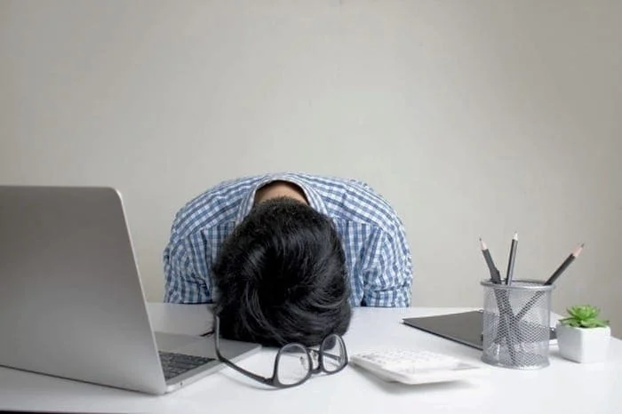 بهترین زمان برای چرت زدن چه ساعتی از روز است؟