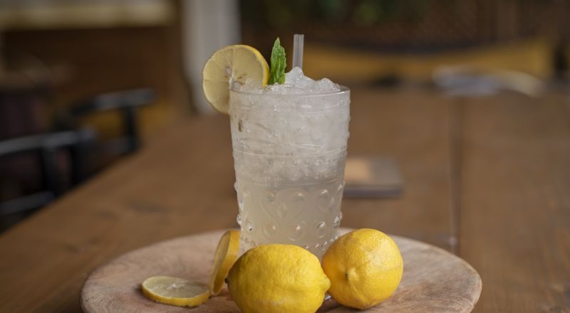 طرز تهیه یخ در بهشت با شربت آبلیمو و نعنا نوشیدنی تابستانی ارزان