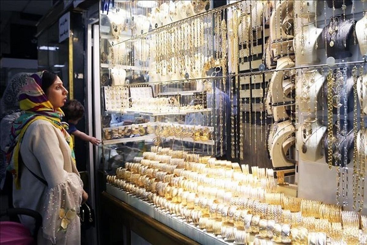 طلای ۱۸ عیار عقب‌نشینی کرد؛ آینده بازار طلا پس از کاهش نرخ دلار چه خواهد شد؟