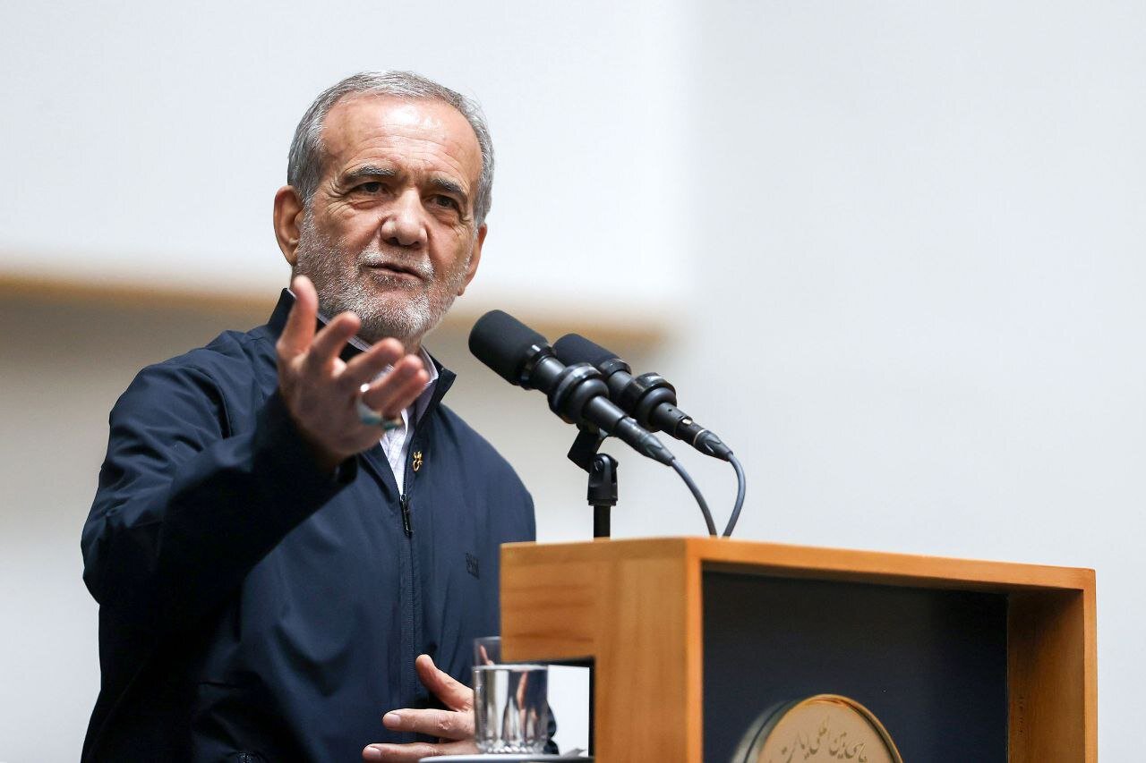 پزشکیان: نمی خواهم بنزین را برای محرومان گران کنم پزشکیان: نمی خواهم بنزین را برای محرومان گران کنم