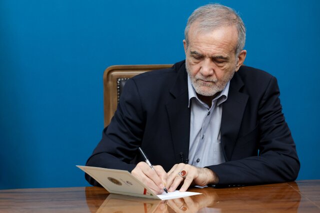 پیام تبریک رئیس جمهور به قهرمانان نوجوان کشتی فرنگی