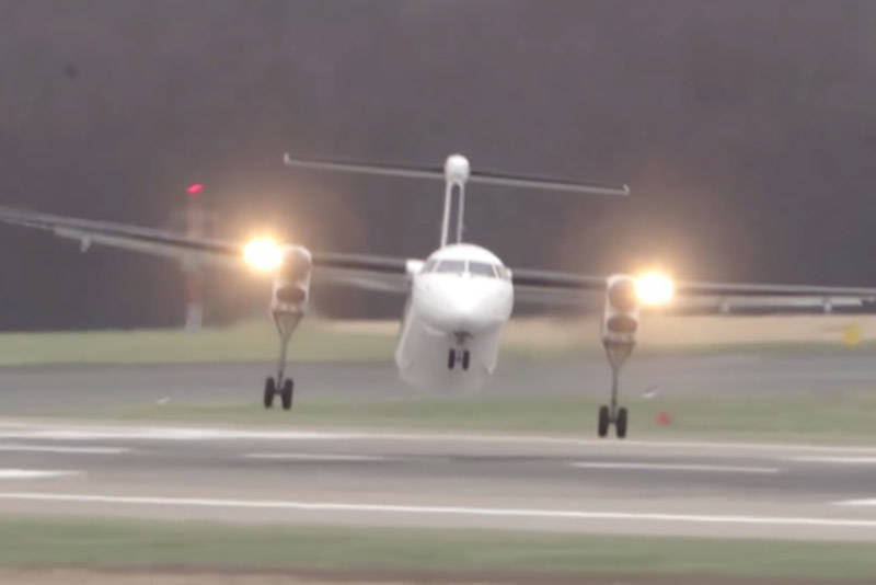 کابین هواپیما در طوفان سهمگین؛ تجربه‌ای که باید ببینید! + فیلم