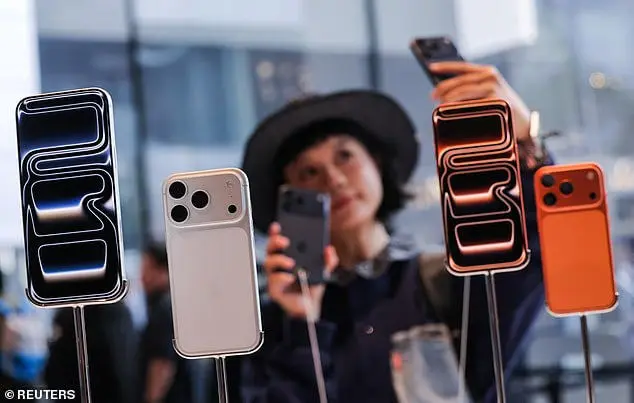 iOS 26 زیر تیغ انتقاد؛ از آیکون‌های کج تا افت باتری و خط‌وخش آیفون ۱۷