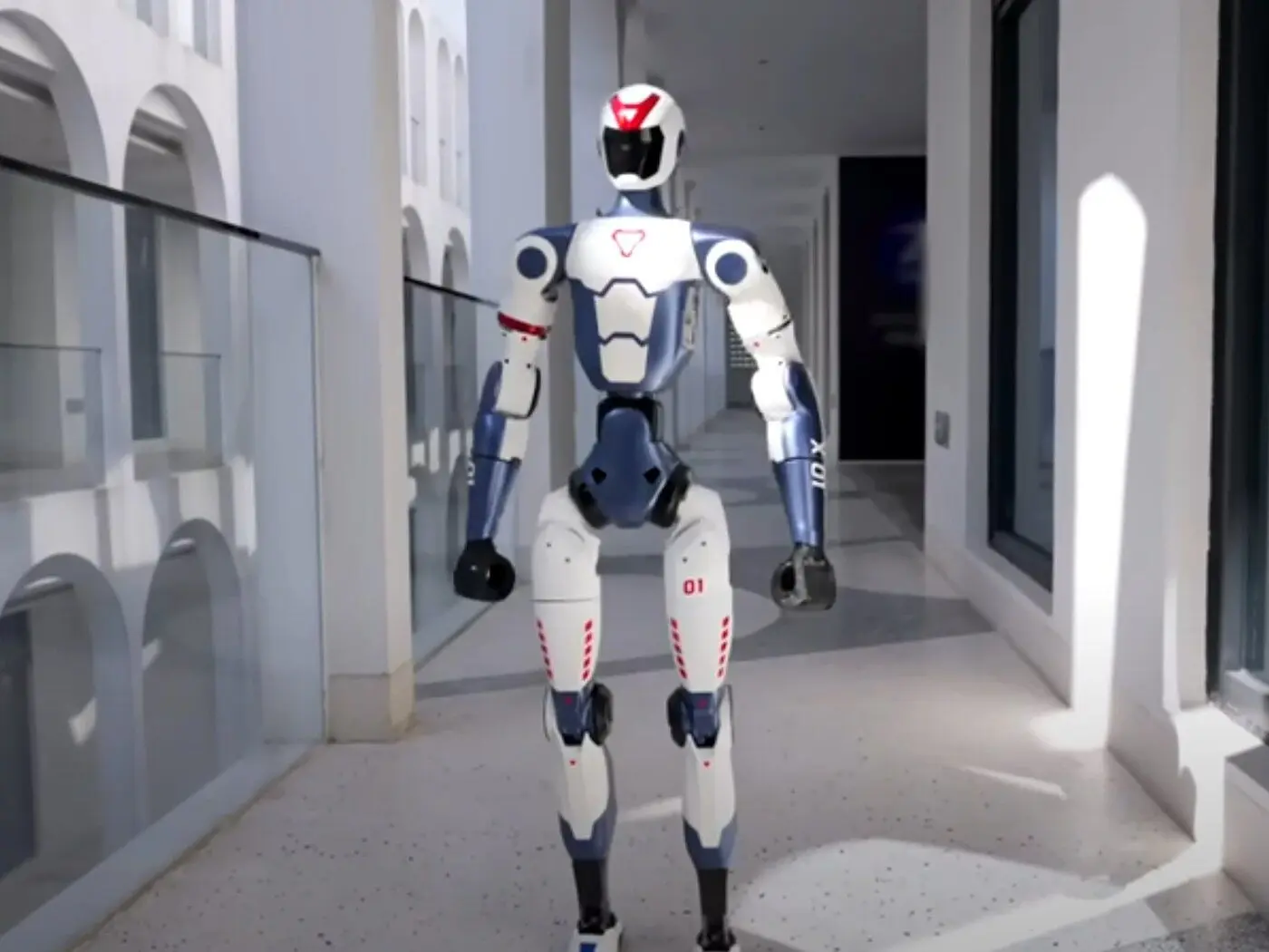 از خلاقیت انسانی تا تولید ماشینی؛ ربات‌های نویسنده چه تأثیری بر آینده کتاب دارند؟