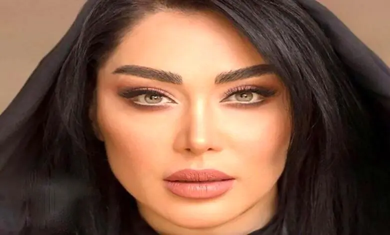 استایل شیک سارا منجزی پور با عینک خاص