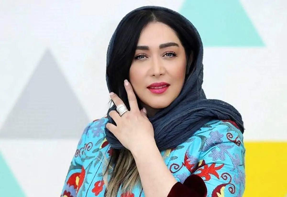 استایل شیک و ژست‌های سارا منجزی‌پور، بازیگر سینما و همسر محمد علیزاده+عکس