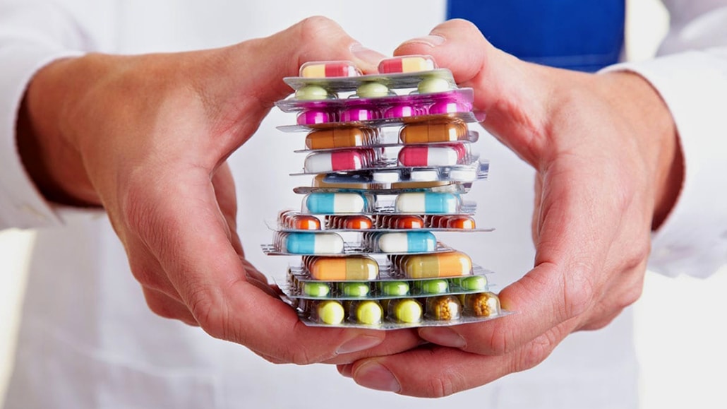 با معده خالی دارو بخوریم یا نه؟ با معده خالی دارو بخوریم یا نه؟