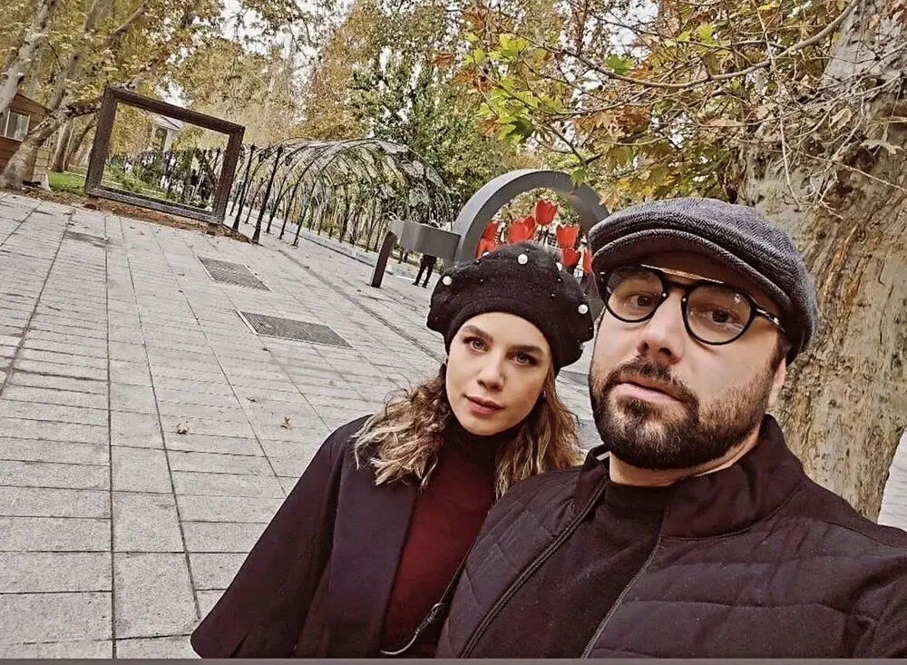 بازار گردی احسان خواجه امیری به همراه همسرش در بازار بزرگ تهران بازار گردی احسان خواجه امیری به همراه همسرش در بازار بزرگ تهران