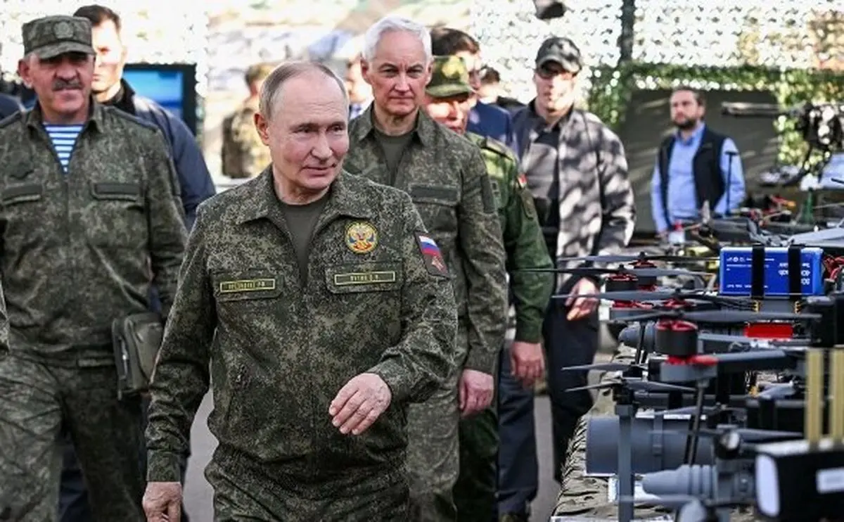 بازدید پوتین با لباس نظامی از تمرینات مشترک روسیه-بلاروس