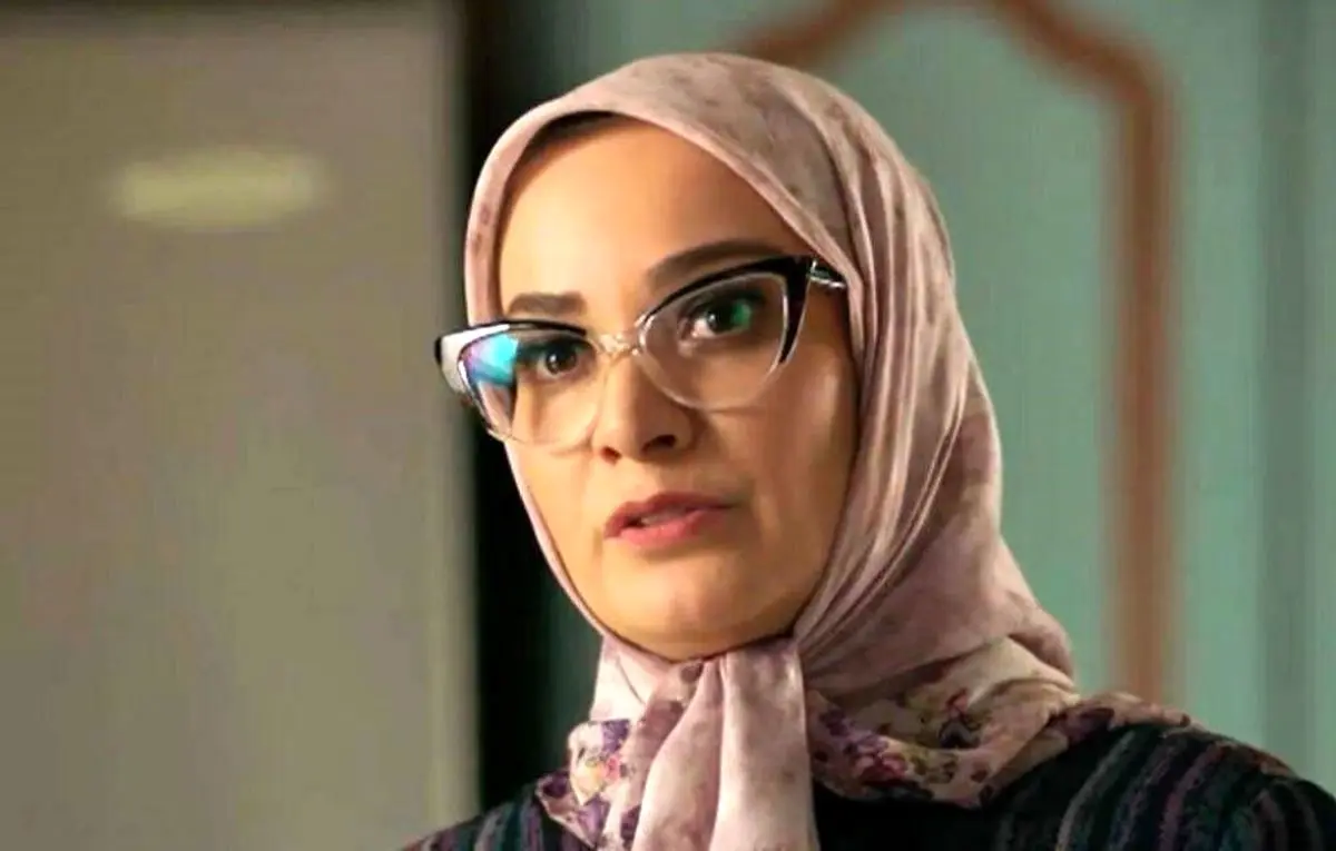 تبریک خنده‌دار رحمتِ سریال پایتخت به فهمیه+ عکس