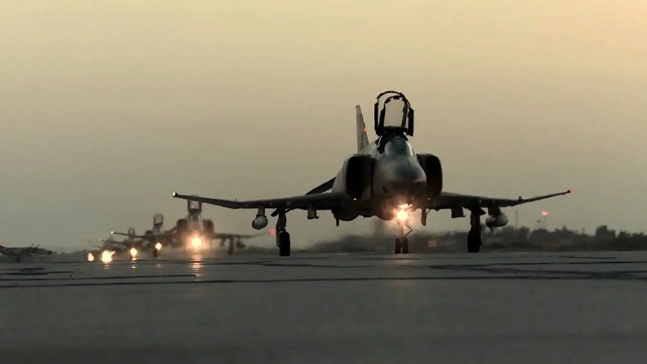 تصاویری دیدنی از پرواز فانتوم ها بر فراز آسمان+ فیلم