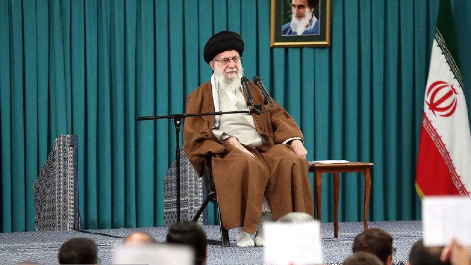 رهبر انقلاب خطاب به ترامپ: شما چه کاره هستی؟