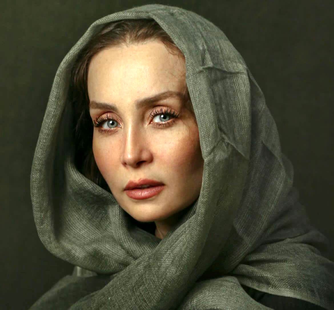 حدیث فولادوند: عمل زیبایی ندارم، فقط بینی‌ام را دو بار جراحی کردم + فیلم