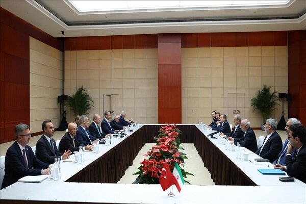 حمایت ترکیه از پیشبرد مذاکرات هسته‌ای ایران؛ گفتگوهای رئیس‌جمهورهای ایران و ترکیه در شانگهای