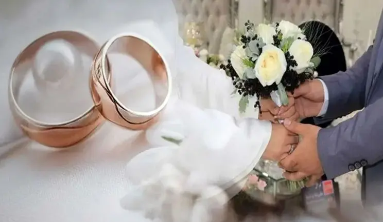 خانم بازیگر ایرانی با سگش در وسط مراسم ازدواجش حاضر شد/عکس