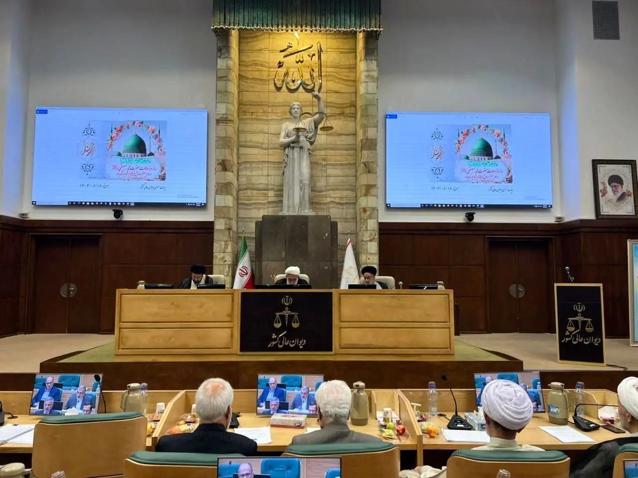 رئیس دیوان عالی کشور: نقض آراء در هیات عمومی دیوان عالی کشور پس از بحث و تبادل نظر به صورت مستند و مستدل صادر  می گردد و برای محاکم بدوی و تجدیدنظر قابل استفاده و بهره برداری است/ بررسی دو پرونده اصراری _ کیفری در جلسه هیأت عمومی رئیس دیوان عالی کشور: نقض آراء در هیات عمومی دیوان عالی کشور پس از بحث و تبادل نظر به صورت مستند و مستدل صادر  می گردد و برای محاکم بدوی و تجدیدنظر قابل استفاده و بهره برداری است/ بررسی دو پرونده اصراری _ کیفری در جلسه هیأت عمومی